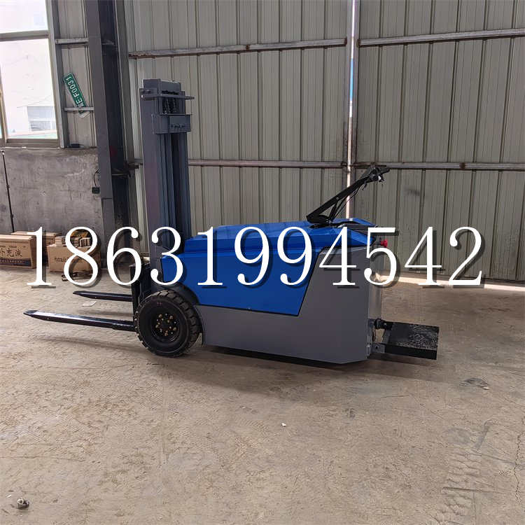 集贤县全电动叉车插腿式堆高车液压装卸车1.5吨升高小型站驾式铲车